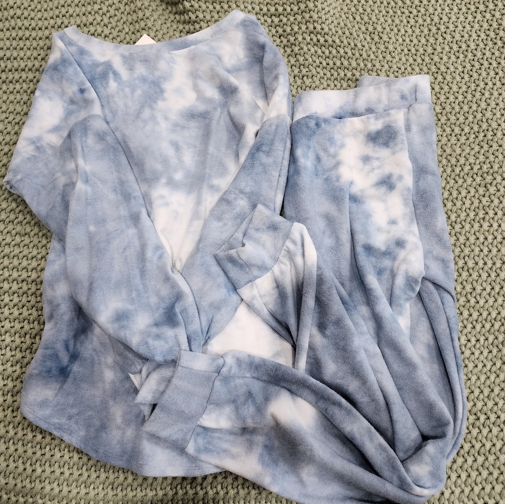 Women's lounge wear - Picture 2 of 5